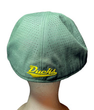 Load image into Gallery viewer, Nike Oregon Ducks Fitted Hat
